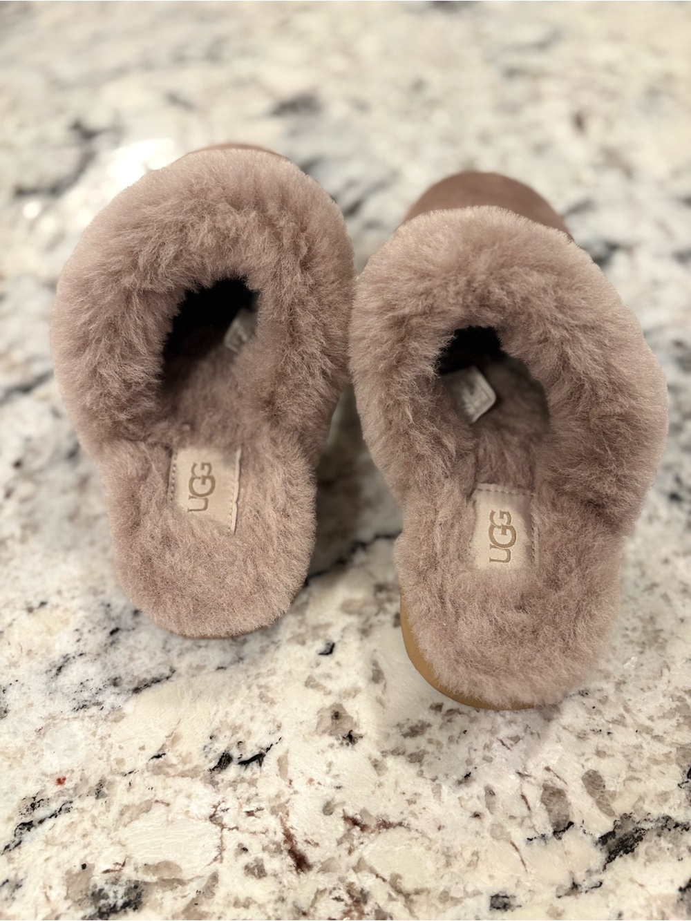 UGG Cozy Slippers Women’s Size 5 Tan Shearling Lined Slip On Slippers - Picture 3 of 9